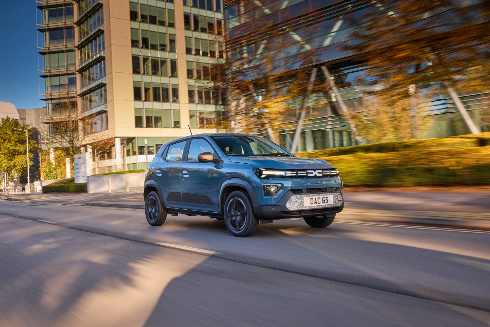 بررسی داچیا اسپرینگ نمای جانبی