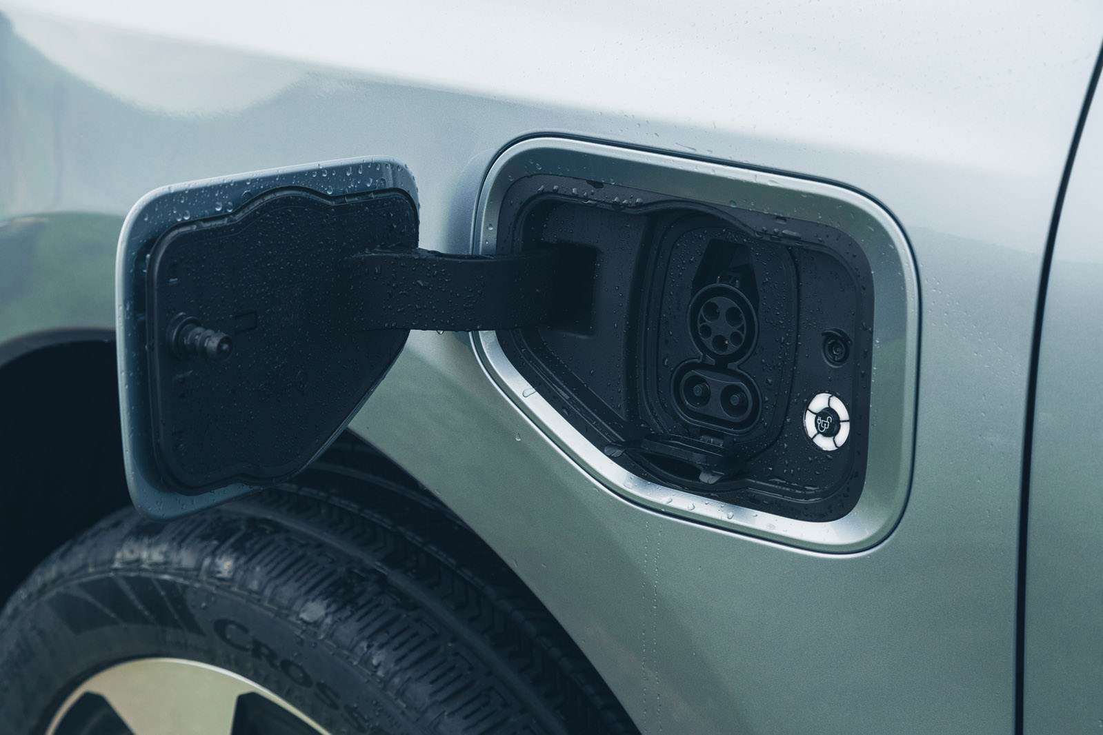 درگاه شارژ فورد F-150 لایتنینگ 2026