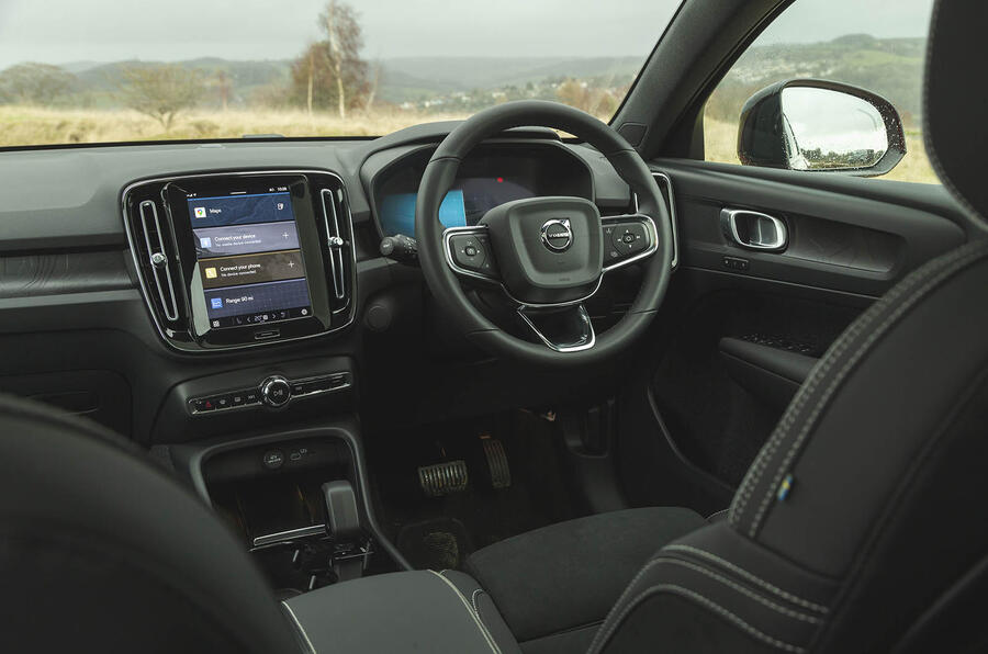 نمای داشبورد و فرمان ولوو c40 ریچارج