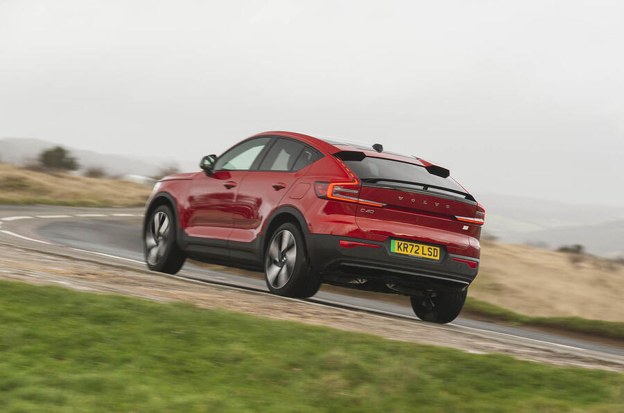 نمای سه رخ عقب ولوو c40 ریچارج