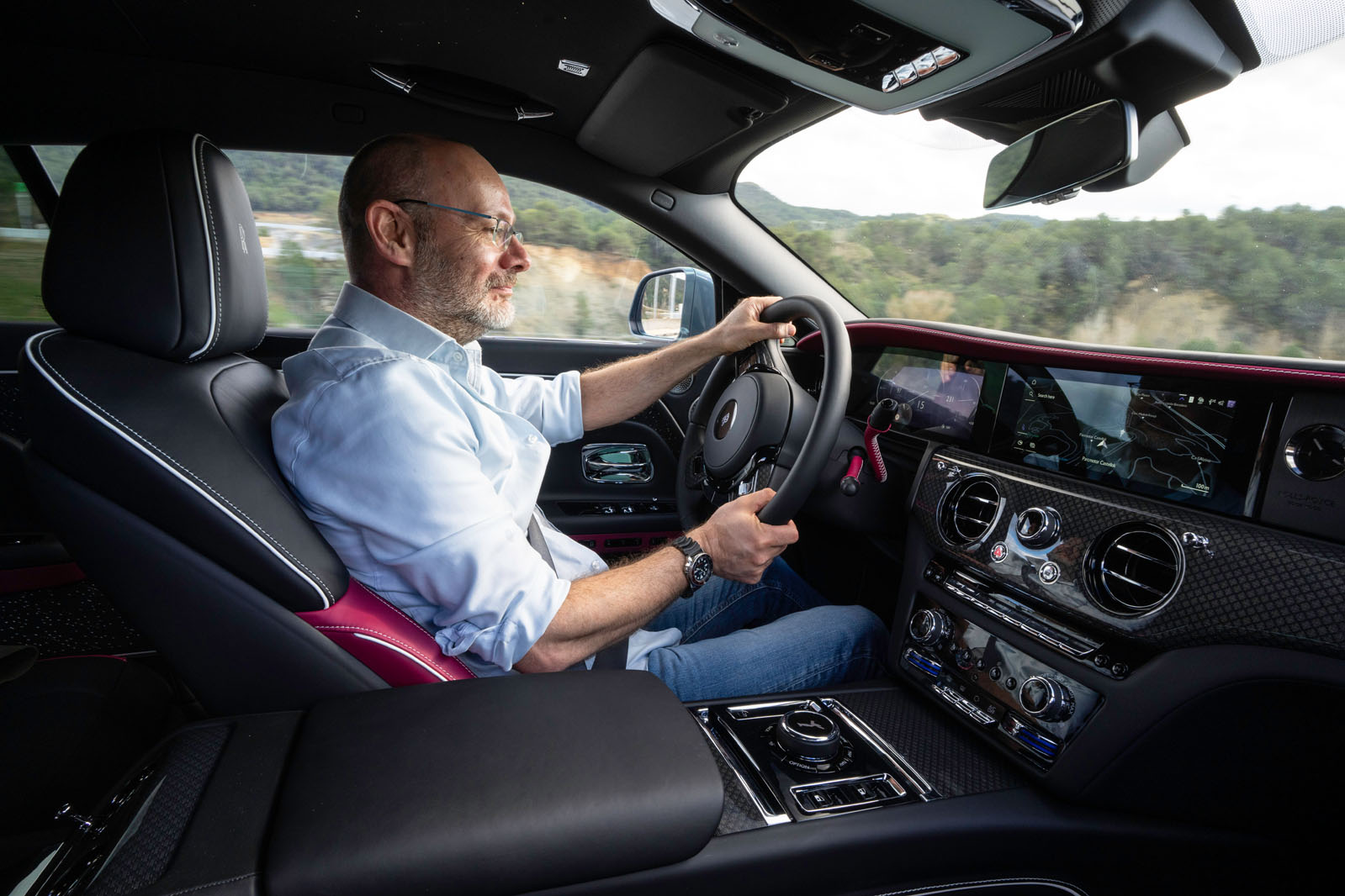 رانندگی با رولز رویس اسپکتر در جاده