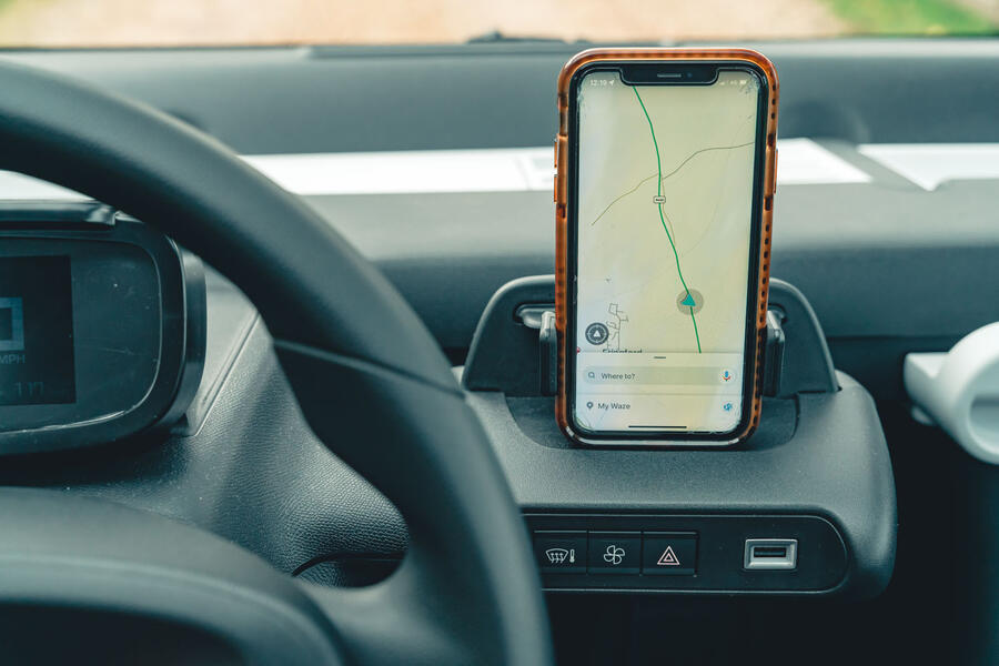 استفاده از موبایل به عنوان سیستم سرگرمی در سیتروئن امی