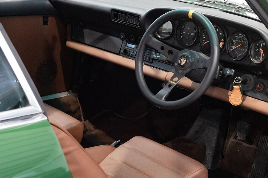 داشبورد پورشه 911 برقی شده مدل 2023