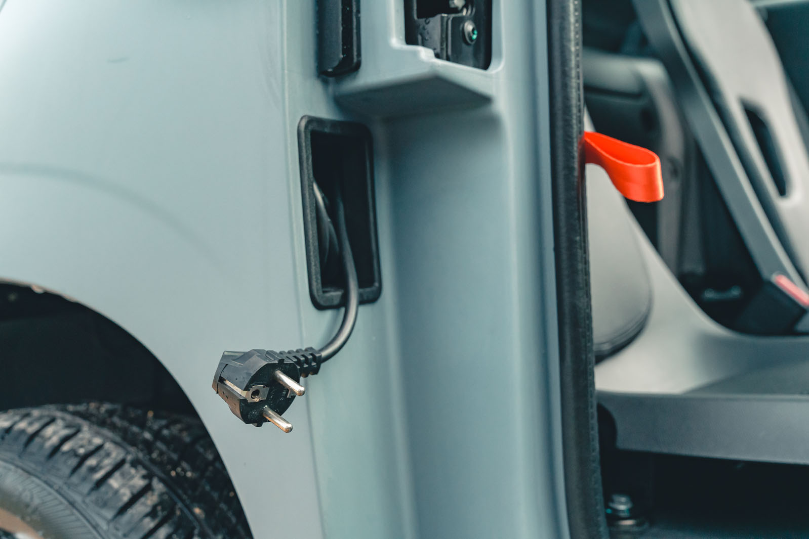 کابل و دوشاخه شارژ سیتروئن امی