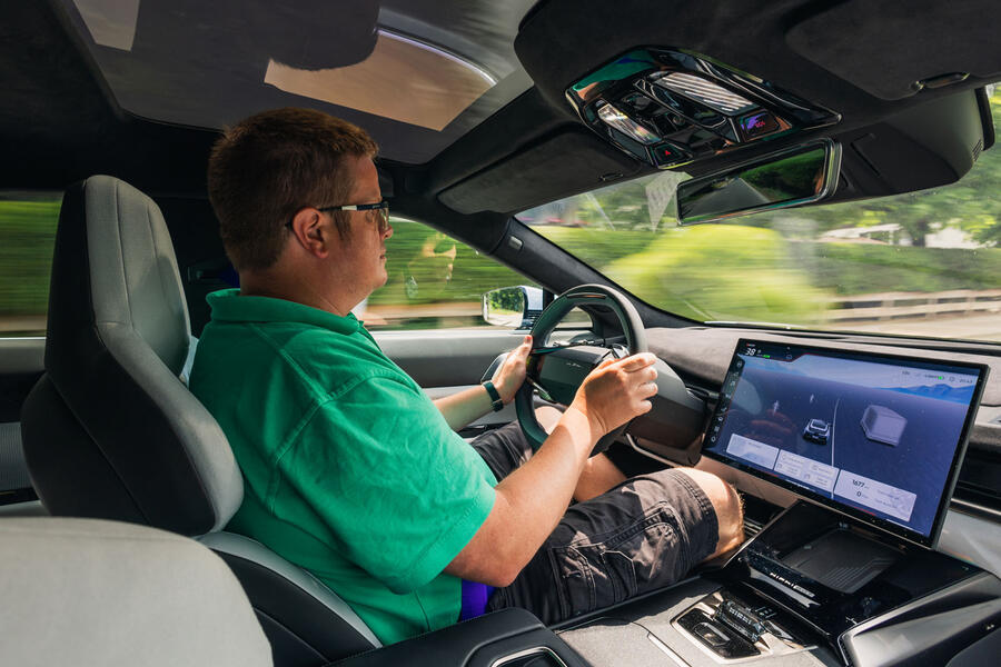 رانندگی با های فای زد در جاده