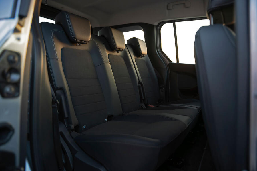 نمای صندلی های ردیف عقب مرسدس بنز EQT