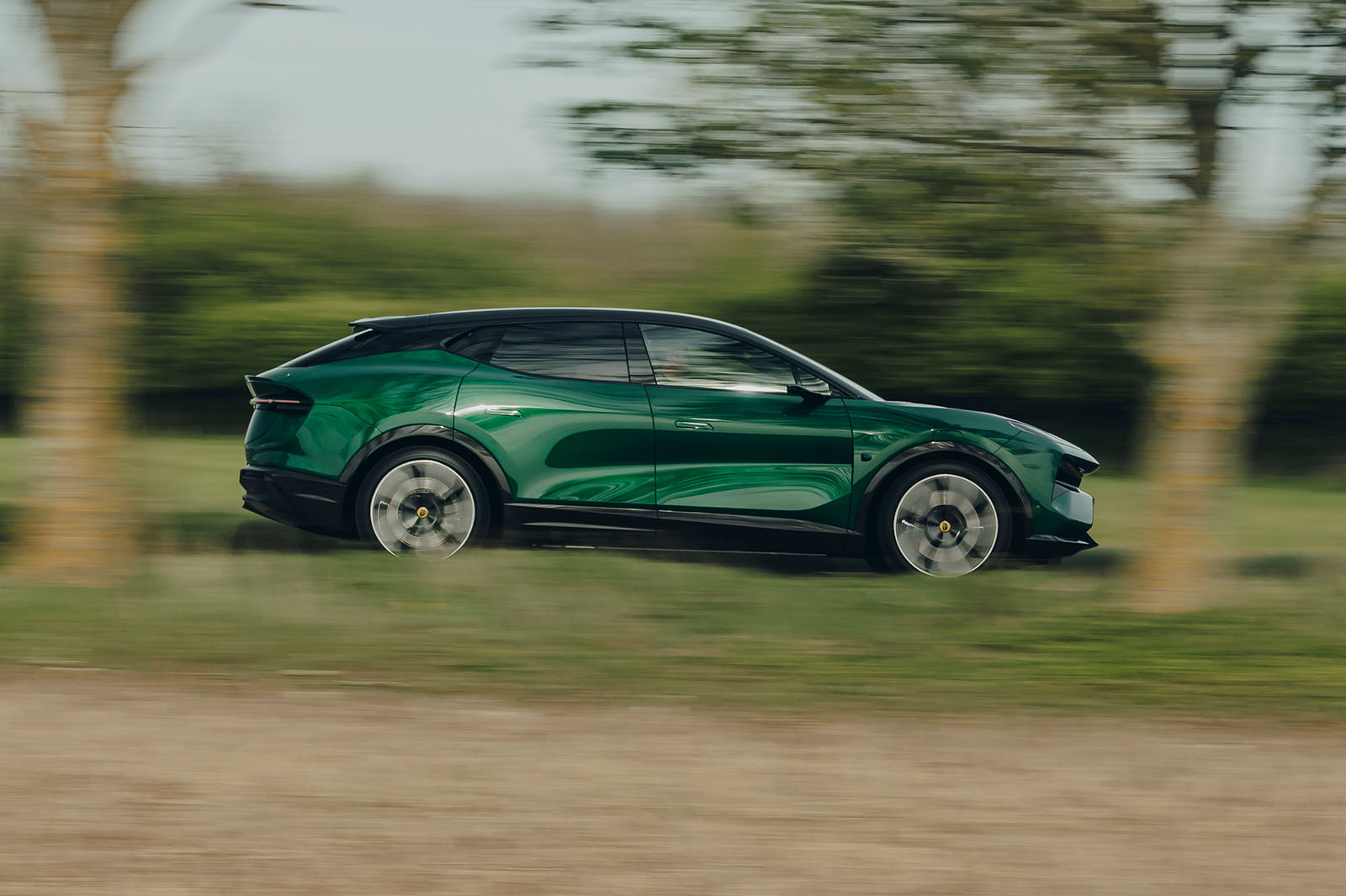 نمای جانبی لوتوس التره