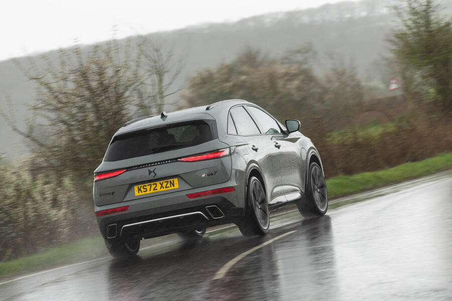 نمای عقب دی اس 7 در حال حرکت