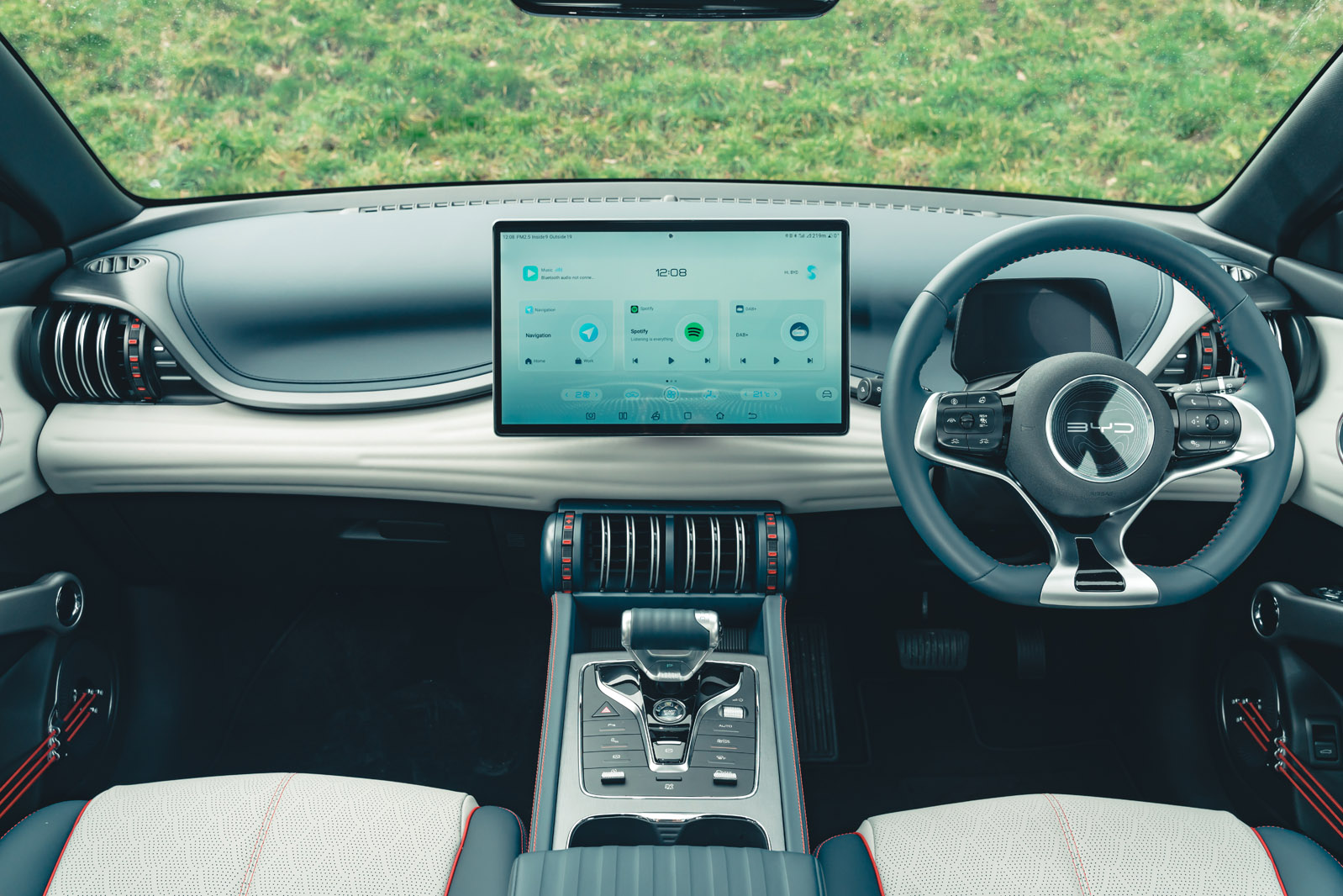 داشبورد بی وای دی اتو 3 با صفحه نمایش افقی