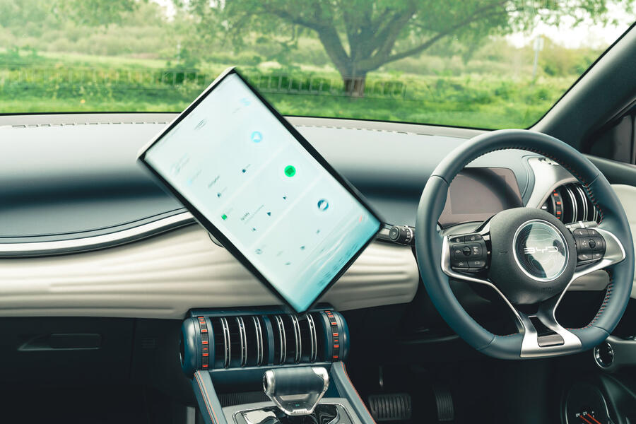 چرخش صفحه نمایش اینفوتینمنت بی وای دی اتو 3