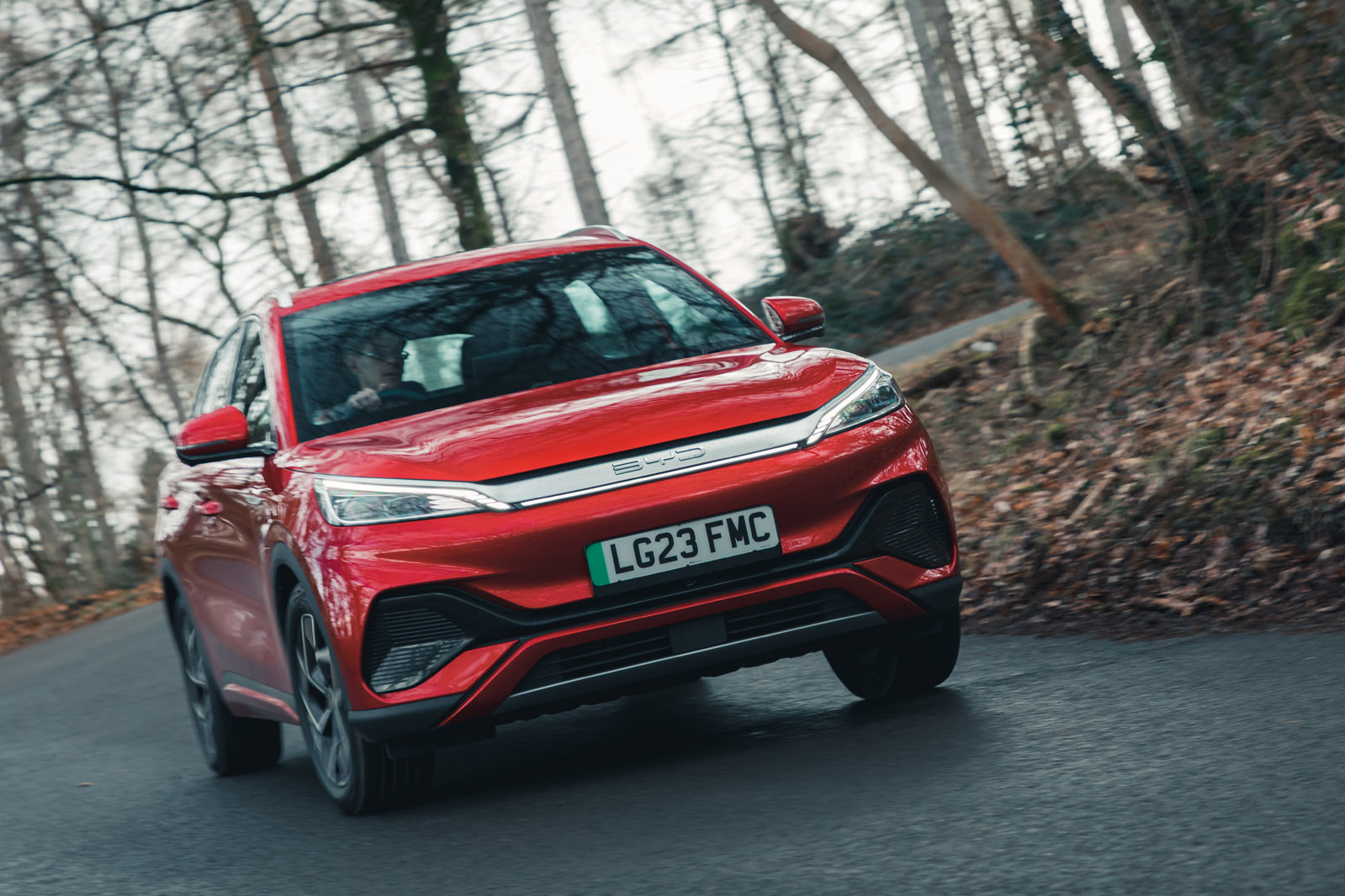 بی وای دی اتو 3 مدل 2023 نمای جلو در پیچ