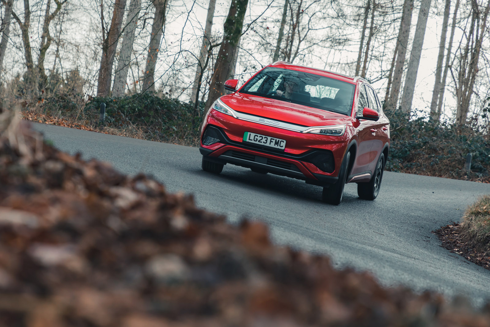 بی وای دی اتو 3 مدل 2023 نمای جلو در پیچ