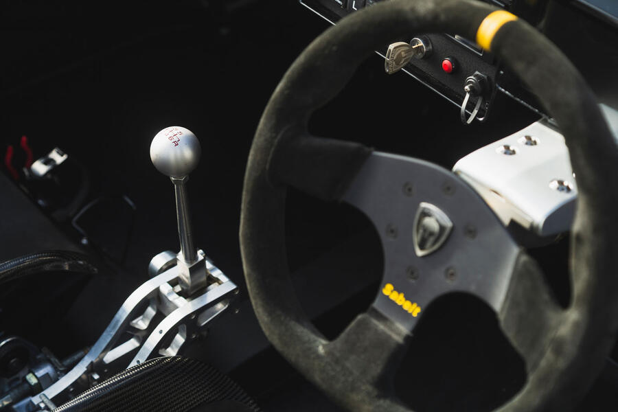 نمای داخلی و فرمان اسپارتان ۲۰۲۳