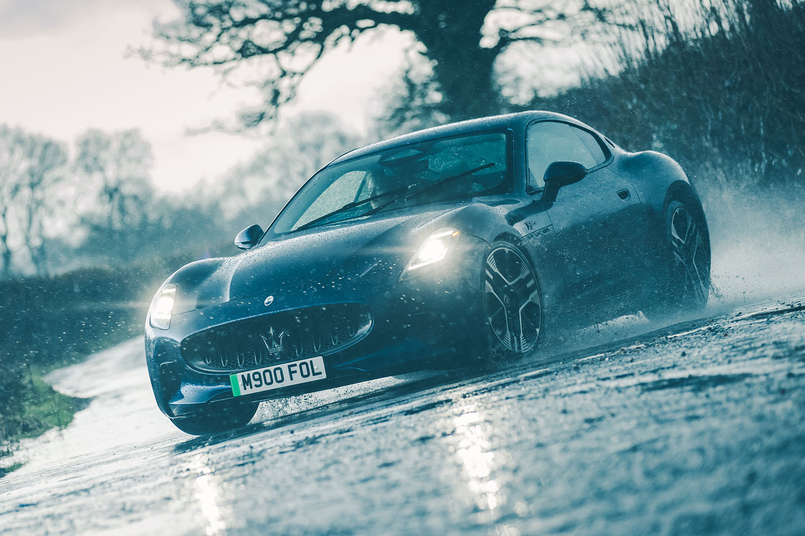 مازراتي گرن توريزمو فولگوره در زاويه جلو