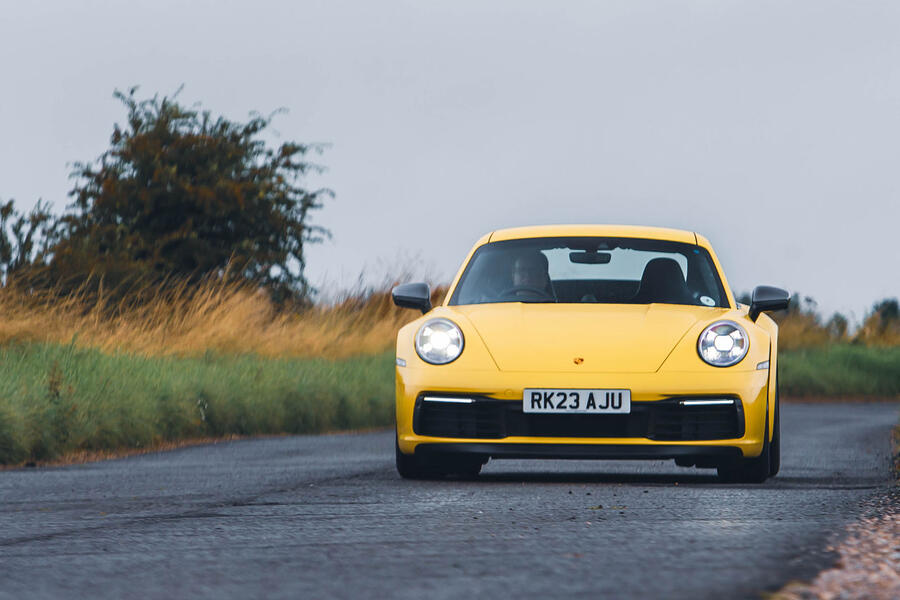 نمای روبرو پورشه 911