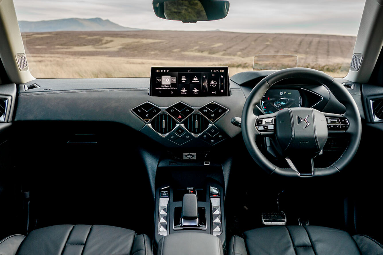 نمای کلی داشبورد لوکس دی اس 3 ای تنس