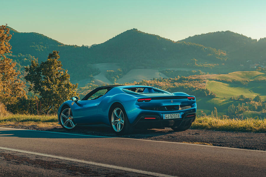 نمای ثابت عقب فراری 296 GTS