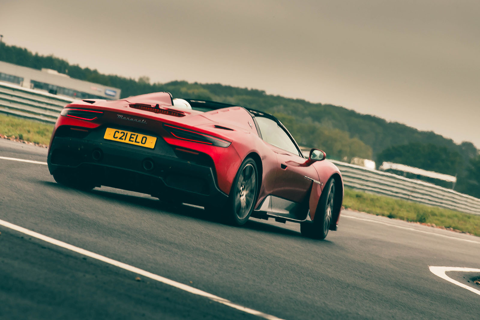 مازراتی ام سی 20 پیچیدن نمای عقب