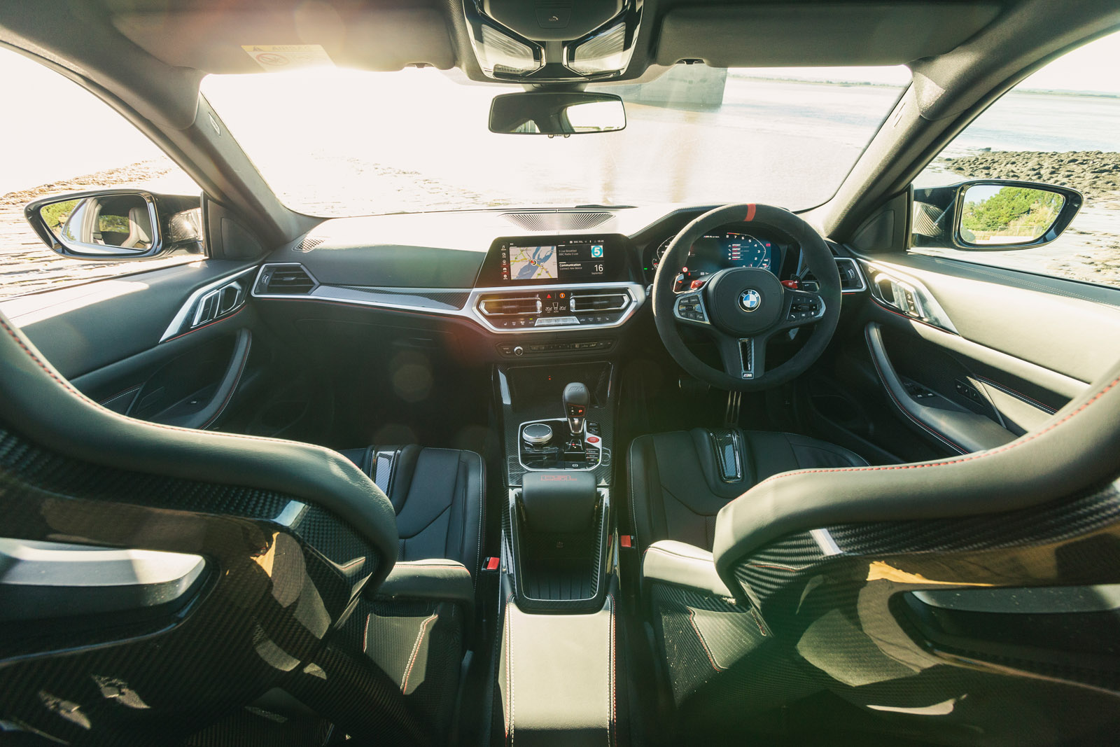 نمای داخلی داشبورد ب ام و M4 CSL