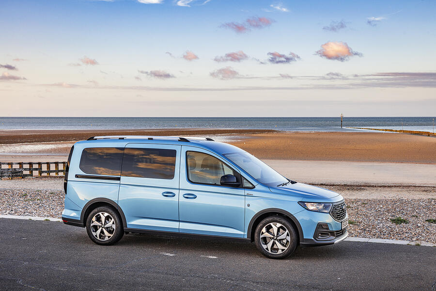 نمای جانبی ثابت خودرو