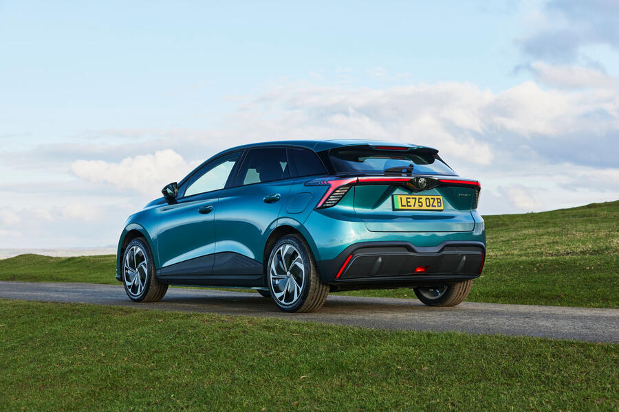 سیستم های کمکی راننده ام جی 4