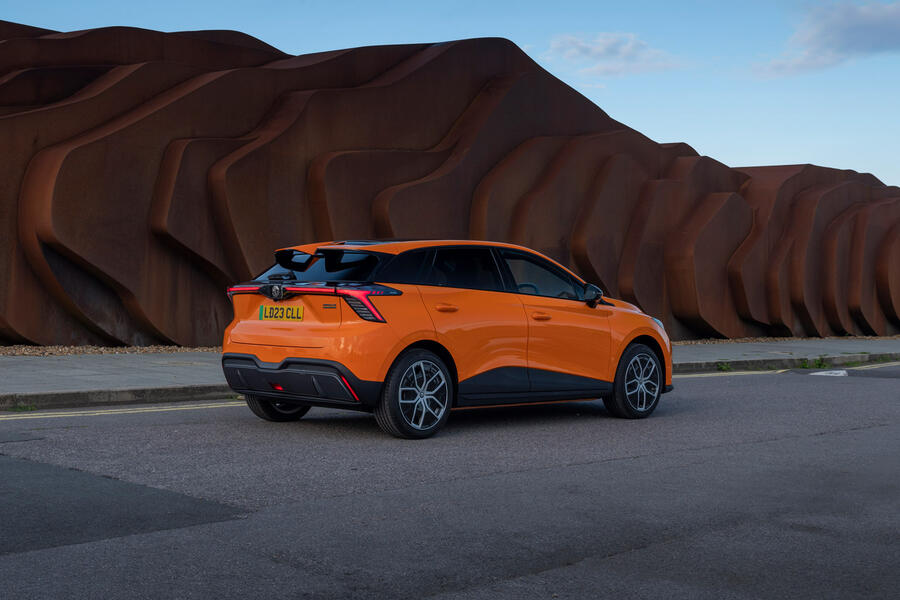 نمای پشتی ام جی 4 با برد مسافتی افزایش یافته