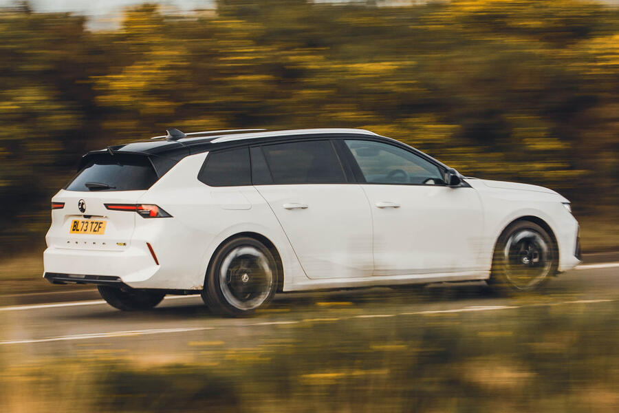 نمای سه رخ عقب وکس هال آسترا جی اس ای اسپورتس تورر نمای سه رخ عقب وکس هال آسترا جی اس ای اسپورتس تورر