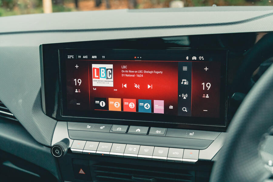 تصویر سیستم سرگرمی وکس هال اپل آسترا مدل 2022