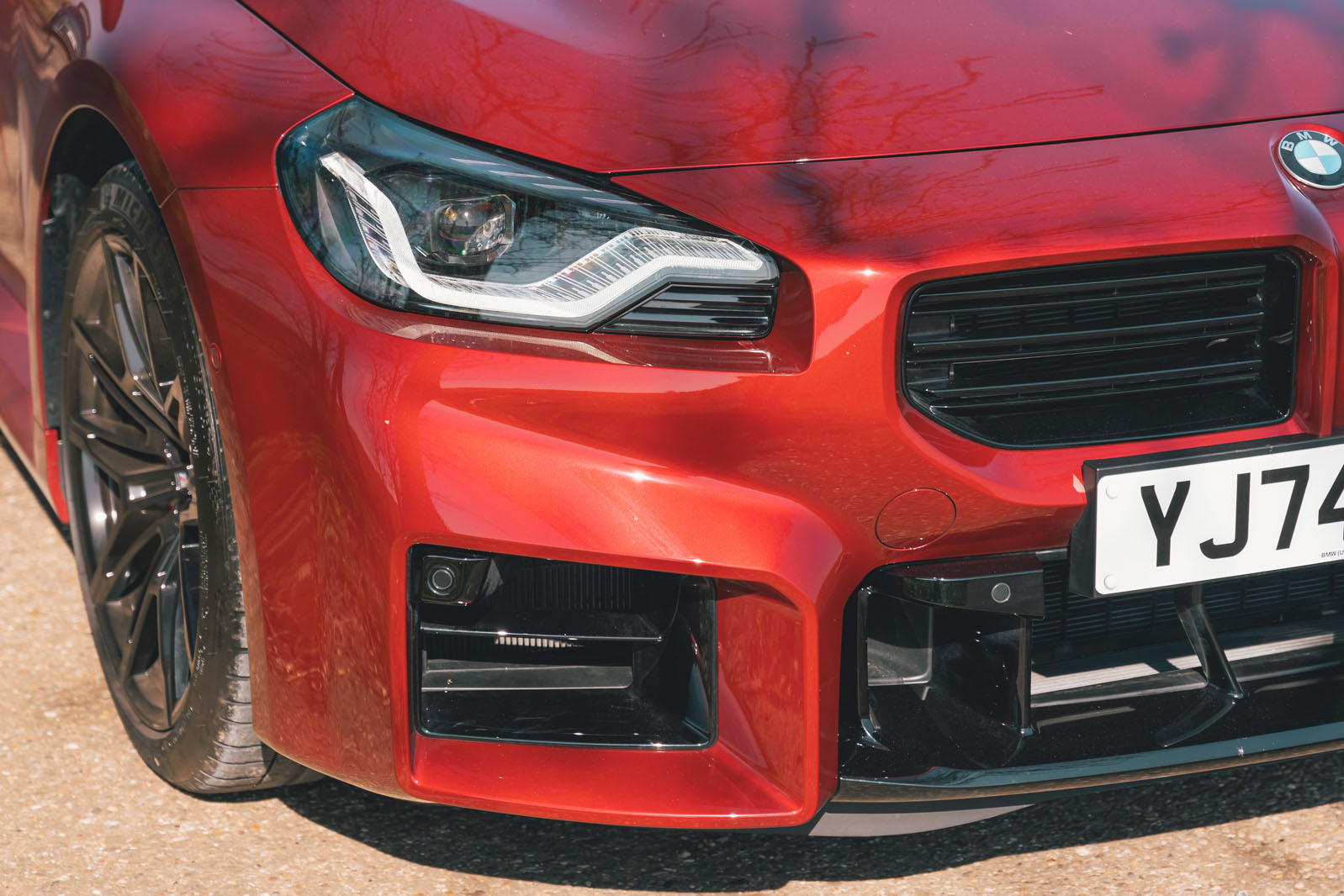 جزئیات جلو و grille BMW M2 مدل 2025