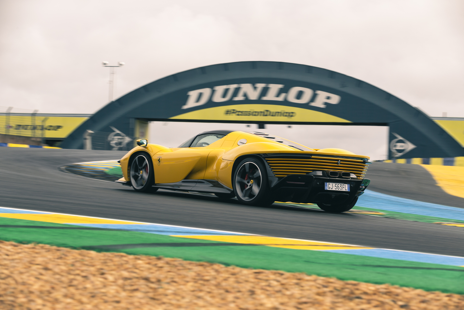 عملکرد فراری دیتونا اس پی 3 در جاده های پیچ دار