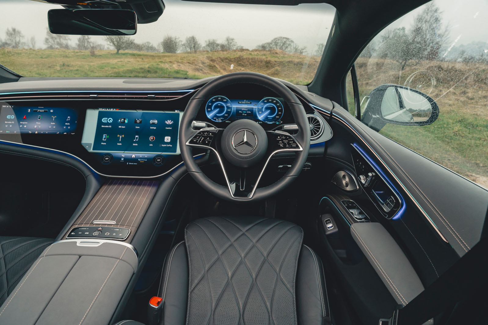 نمای داشبورد Hyperscreen مرسدس بنز EQS