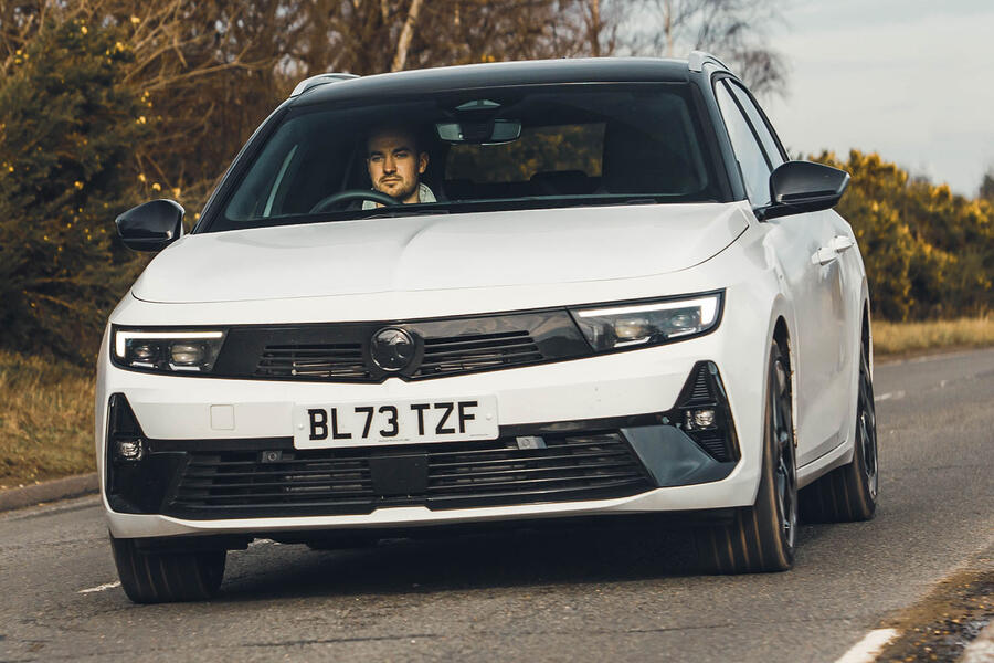 نمای جلوی وکس هال آسترا جی اس ای اسپورتس تورر نمای جلوی وکس هال آسترا جی اس ای اسپورتس تورر
