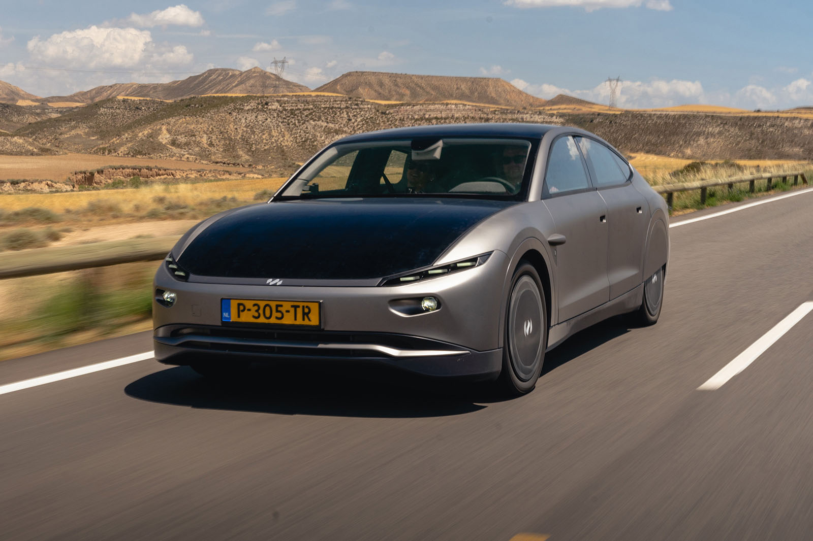 Lightyear 0 در حال تعقیب از جلو