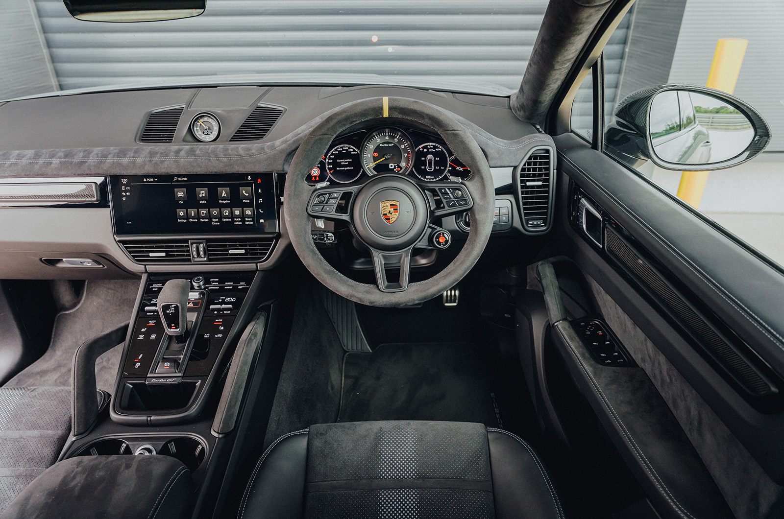 نمای داشبورد مستقیم پورشه کاین توربو جی تی